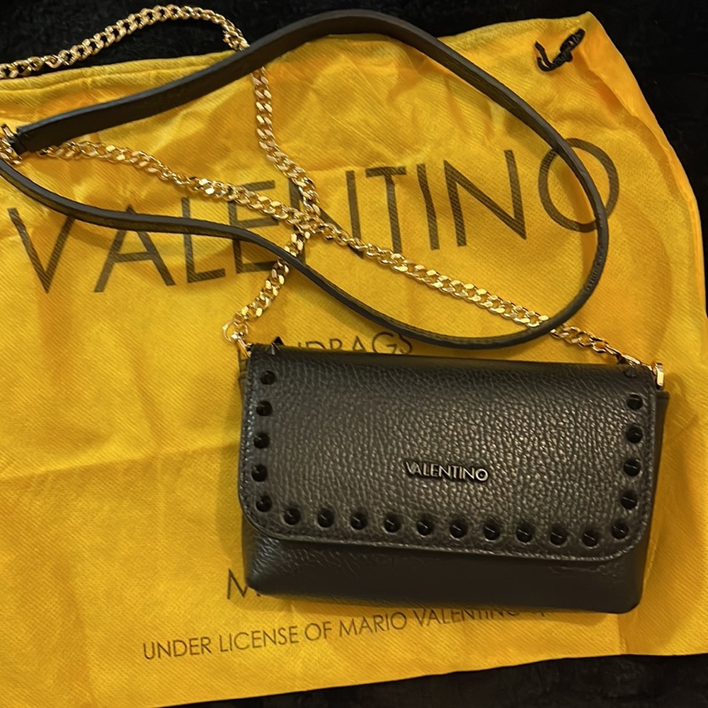 Valentino lilou small crossbody purse